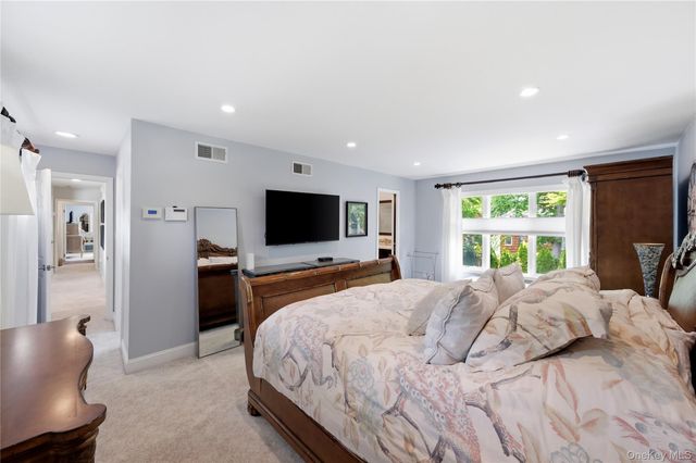 16 Wildwood Court, East Islip, NY 11730