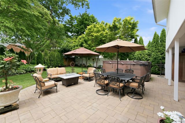 16 Wildwood Court, East Islip, NY 11730