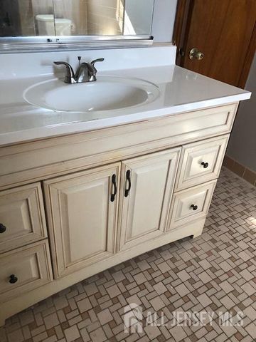 17 Jill Court 19, Edison, NJ 08817