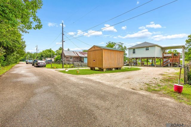 22423 Gull St, Maurepas, LA 70449
