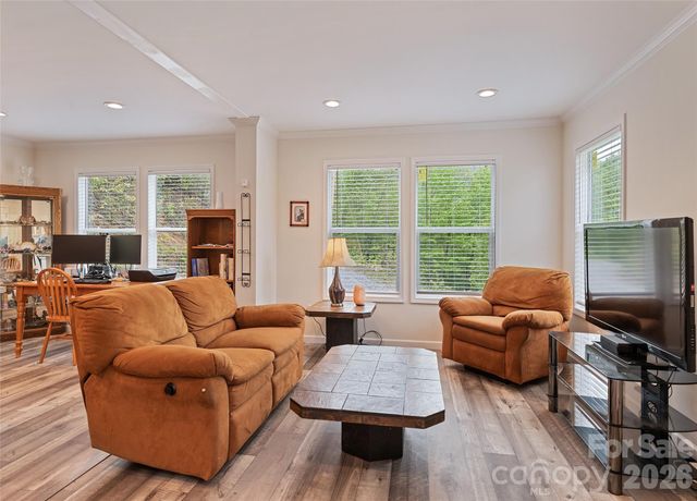 328 Mountain Lion Trail, Maggie Valley, NC 28751