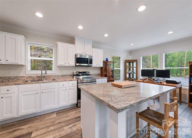 328 Mountain Lion Trail, Maggie Valley, NC 28751