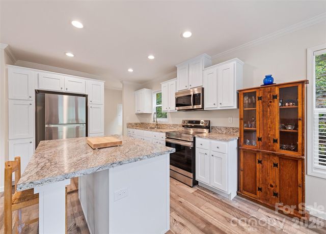 328 Mountain Lion Trail, Maggie Valley, NC 28751