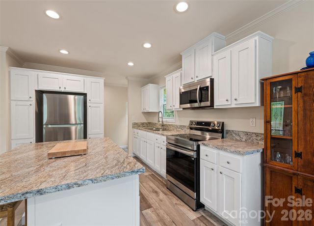 328 Mountain Lion Trail, Maggie Valley, NC 28751