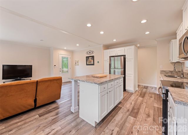 328 Mountain Lion Trail, Maggie Valley, NC 28751