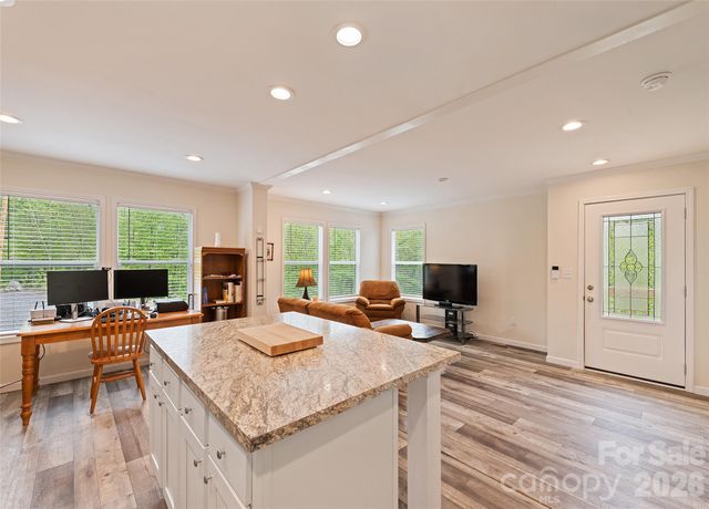 328 Mountain Lion Trail, Maggie Valley, NC 28751