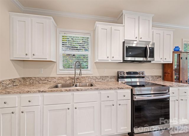 328 Mountain Lion Trail, Maggie Valley, NC 28751