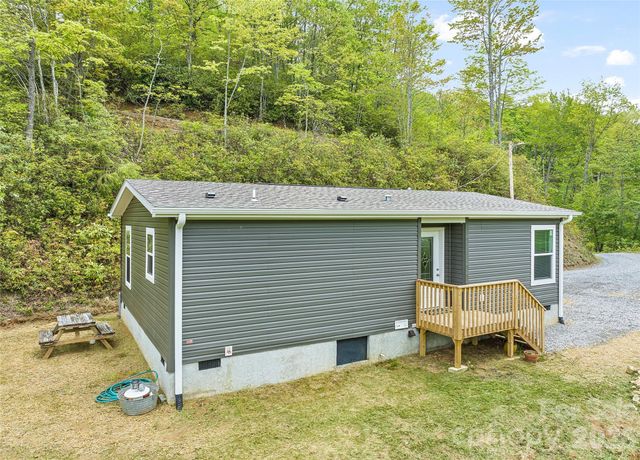 328 Mountain Lion Trail, Maggie Valley, NC 28751