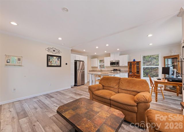 328 Mountain Lion Trail, Maggie Valley, NC 28751