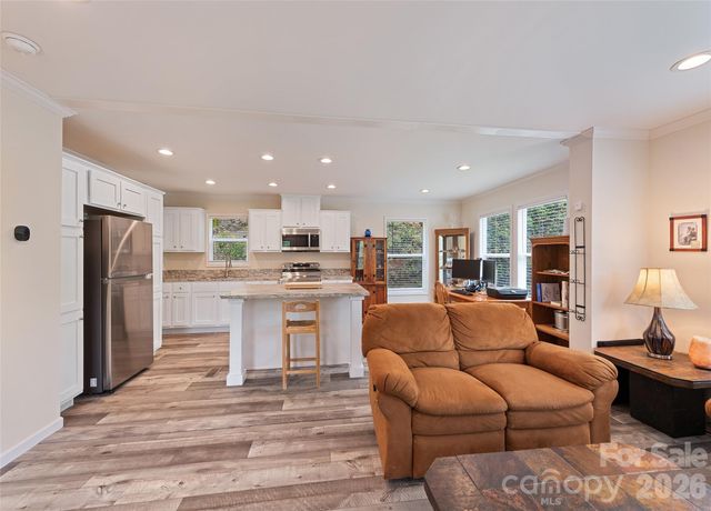 328 Mountain Lion Trail, Maggie Valley, NC 28751