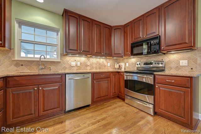 6564 Summit Ridge, Clarkston, MI 48346