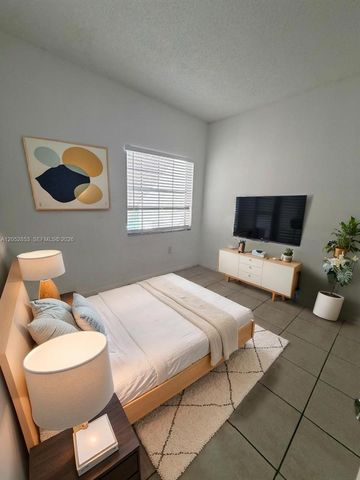 2421 NW 96th Terrace 20J, Pembroke Pines, FL 33024
