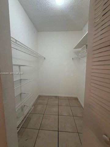 2421 NW 96th Terrace 20J, Pembroke Pines, FL 33024