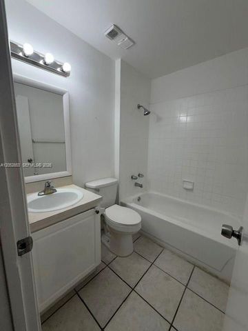 2421 NW 96th Terrace 20J, Pembroke Pines, FL 33024