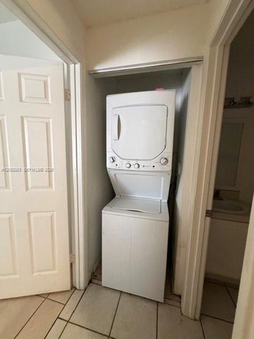 2421 NW 96th Terrace 20J, Pembroke Pines, FL 33024