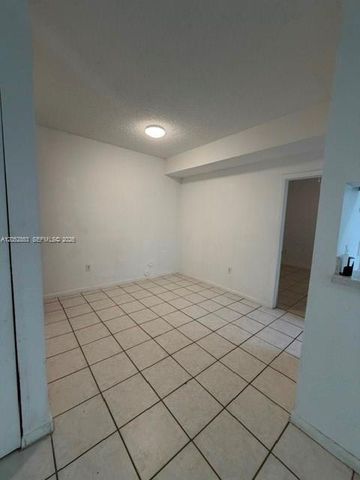 2421 NW 96th Terrace 20J, Pembroke Pines, FL 33024