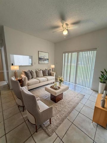 2421 NW 96th Terrace 20J, Pembroke Pines, FL 33024