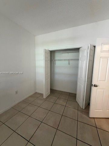 2421 NW 96th Terrace 20J, Pembroke Pines, FL 33024
