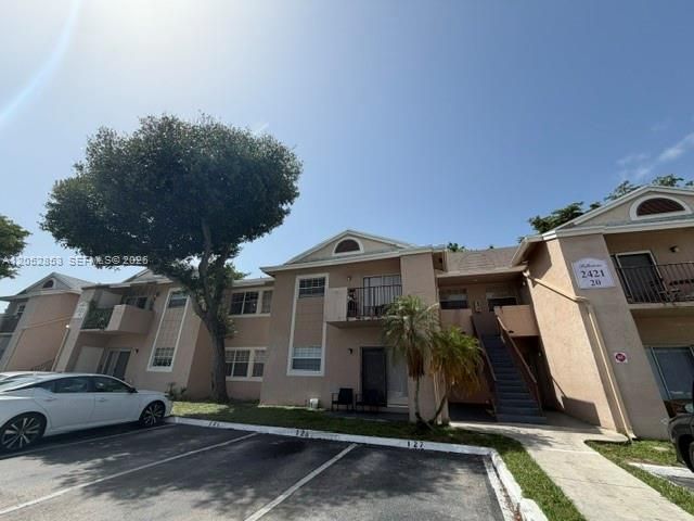 2421 NW 96th Terrace 20J, Pembroke Pines, FL 33024
