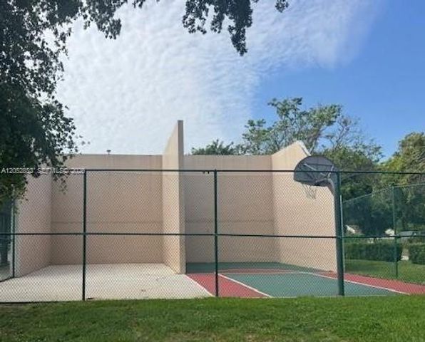 2421 NW 96th Terrace 20J, Pembroke Pines, FL 33024
