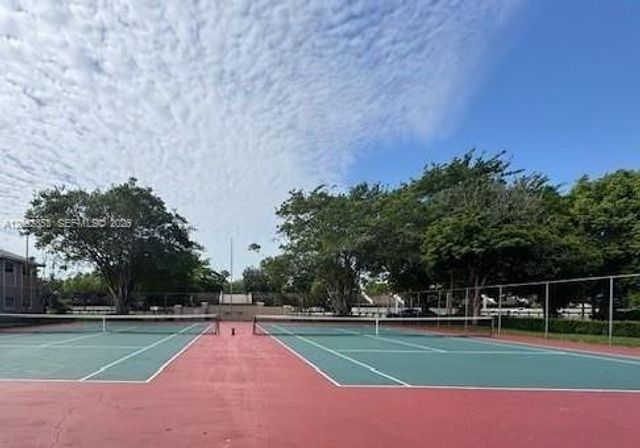 2421 NW 96th Terrace 20J, Pembroke Pines, FL 33024