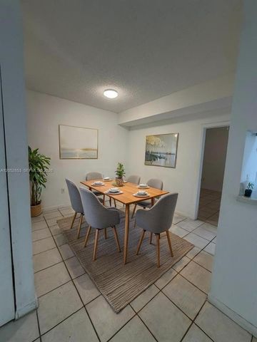 2421 NW 96th Terrace 20J, Pembroke Pines, FL 33024