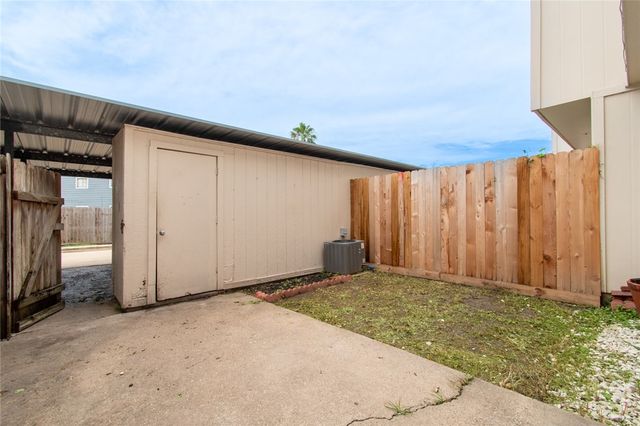 6702 Everhart U-103, Corpus Christi, TX 78413