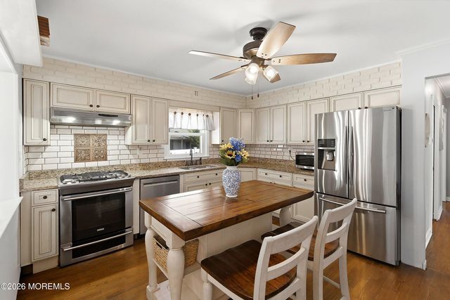 19 Harpoon Street, Beachwood, NJ 08722