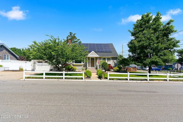 19 Harpoon Street, Beachwood, NJ 08722