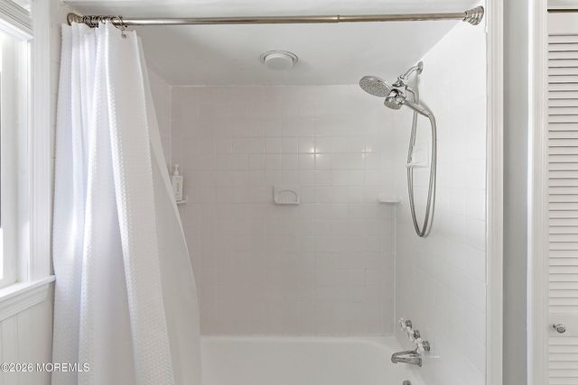 19 Harpoon Street, Beachwood, NJ 08722