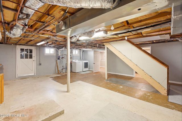 19 Harpoon Street, Beachwood, NJ 08722