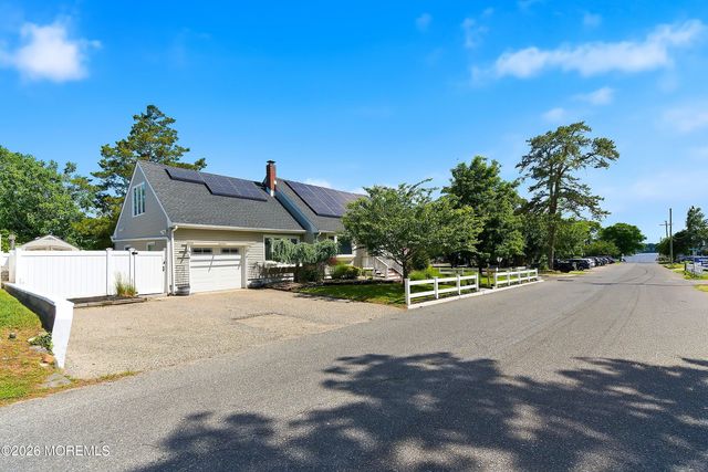 19 Harpoon Street, Beachwood, NJ 08722