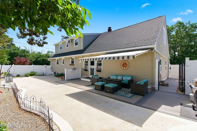 19 Harpoon Street, Beachwood, NJ 08722