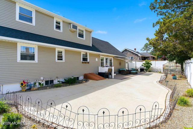 19 Harpoon Street, Beachwood, NJ 08722
