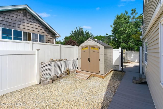 19 Harpoon Street, Beachwood, NJ 08722