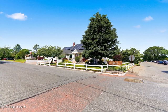 19 Harpoon Street, Beachwood, NJ 08722