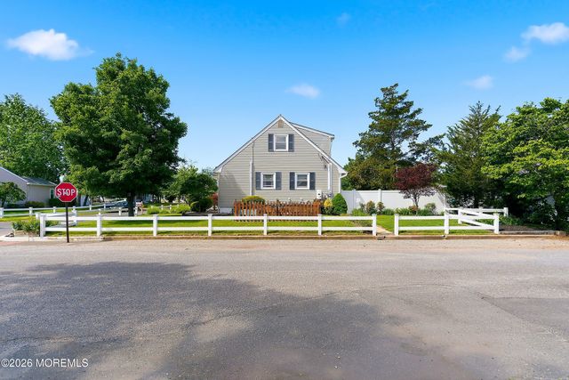 19 Harpoon Street, Beachwood, NJ 08722
