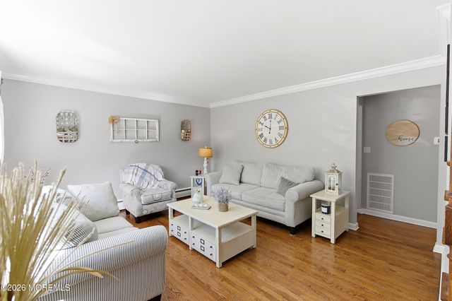19 Harpoon Street, Beachwood, NJ 08722