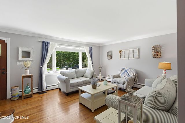 19 Harpoon Street, Beachwood, NJ 08722