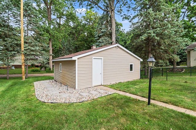 11197 Oak Drive, Delton, MI 49046