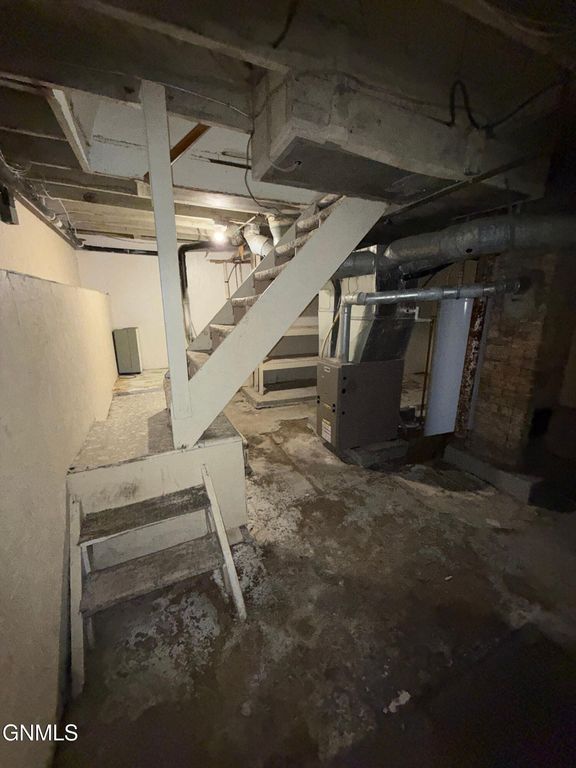 202 8th Avenue SE, Jamestown, ND 58401 photo 14