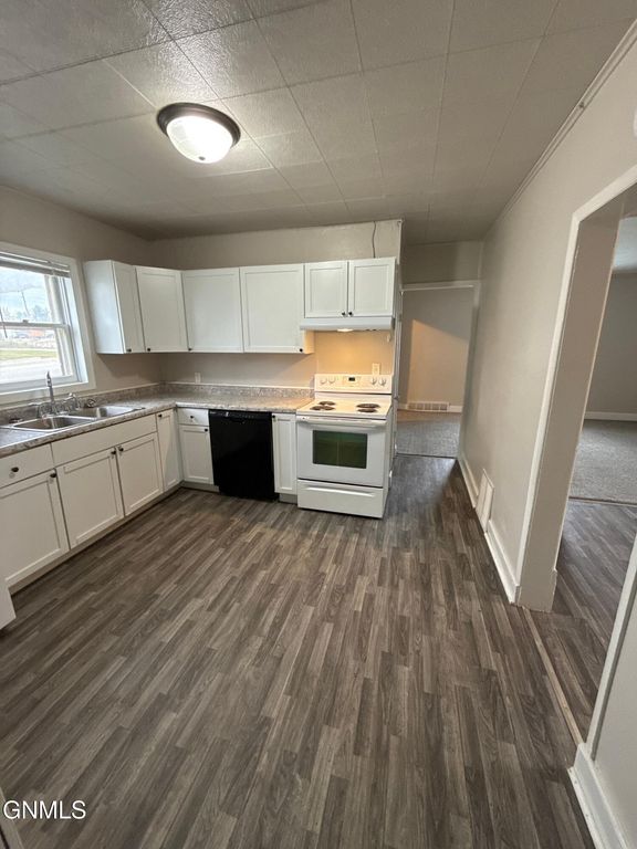 202 8th Avenue SE, Jamestown, ND 58401 photo 17