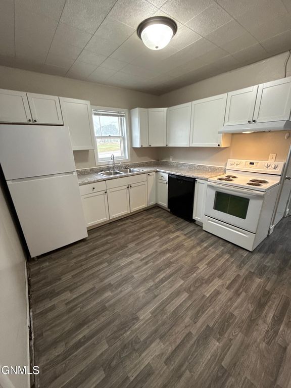 202 8th Avenue SE, Jamestown, ND 58401 photo 18