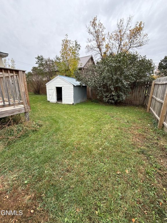 202 8th Avenue SE, Jamestown, ND 58401 photo 21