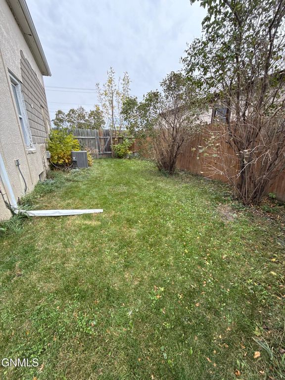 202 8th Avenue SE, Jamestown, ND 58401 photo 22