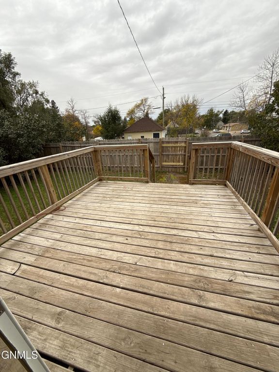 202 8th Avenue SE, Jamestown, ND 58401 photo 23