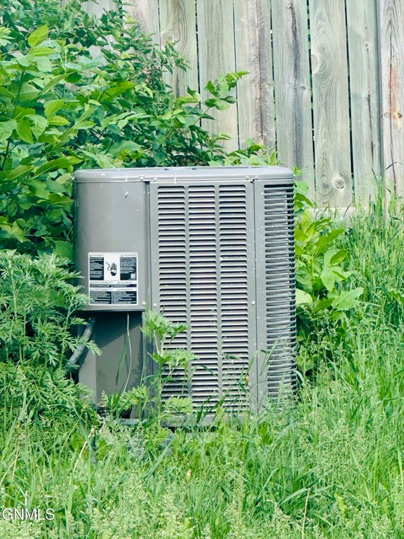 202 8th Avenue SE, Jamestown, ND 58401 photo 28