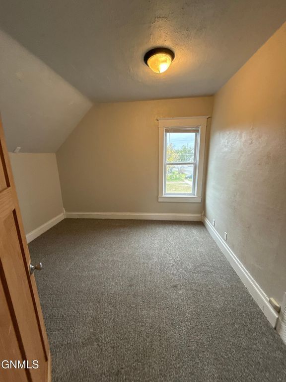 202 8th Avenue SE, Jamestown, ND 58401 photo 6