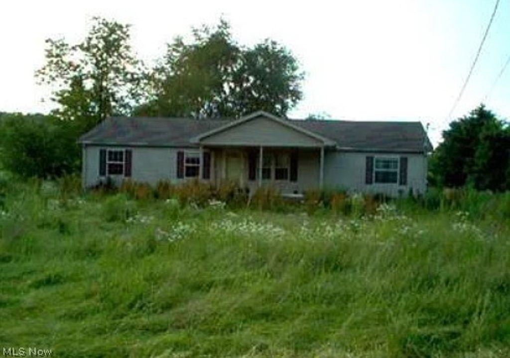 9863 Mapleton Street SE, East Canton, OH 44730