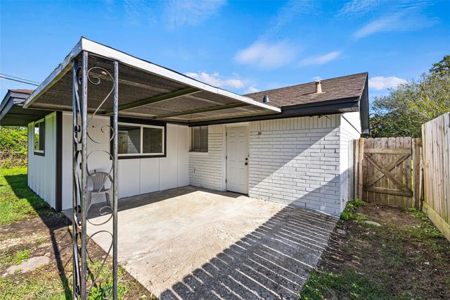 3907 Sandy Meadow Lane, Houston, TX 77039